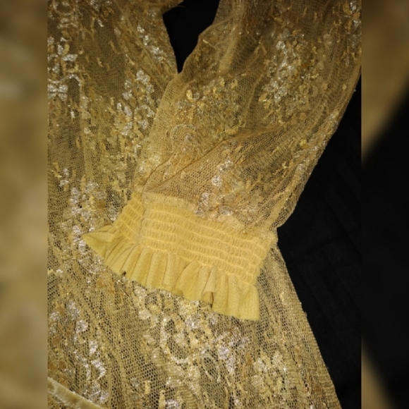 Lane Bryan lace gold & silver wrap top size 18/20. - Picture 4 of 7